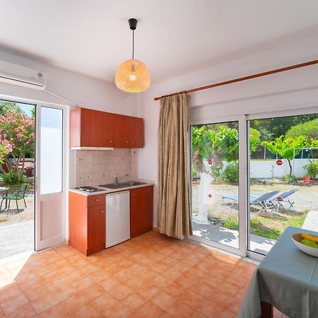 Tselios Apartments & Studios Киотари Стая снимка