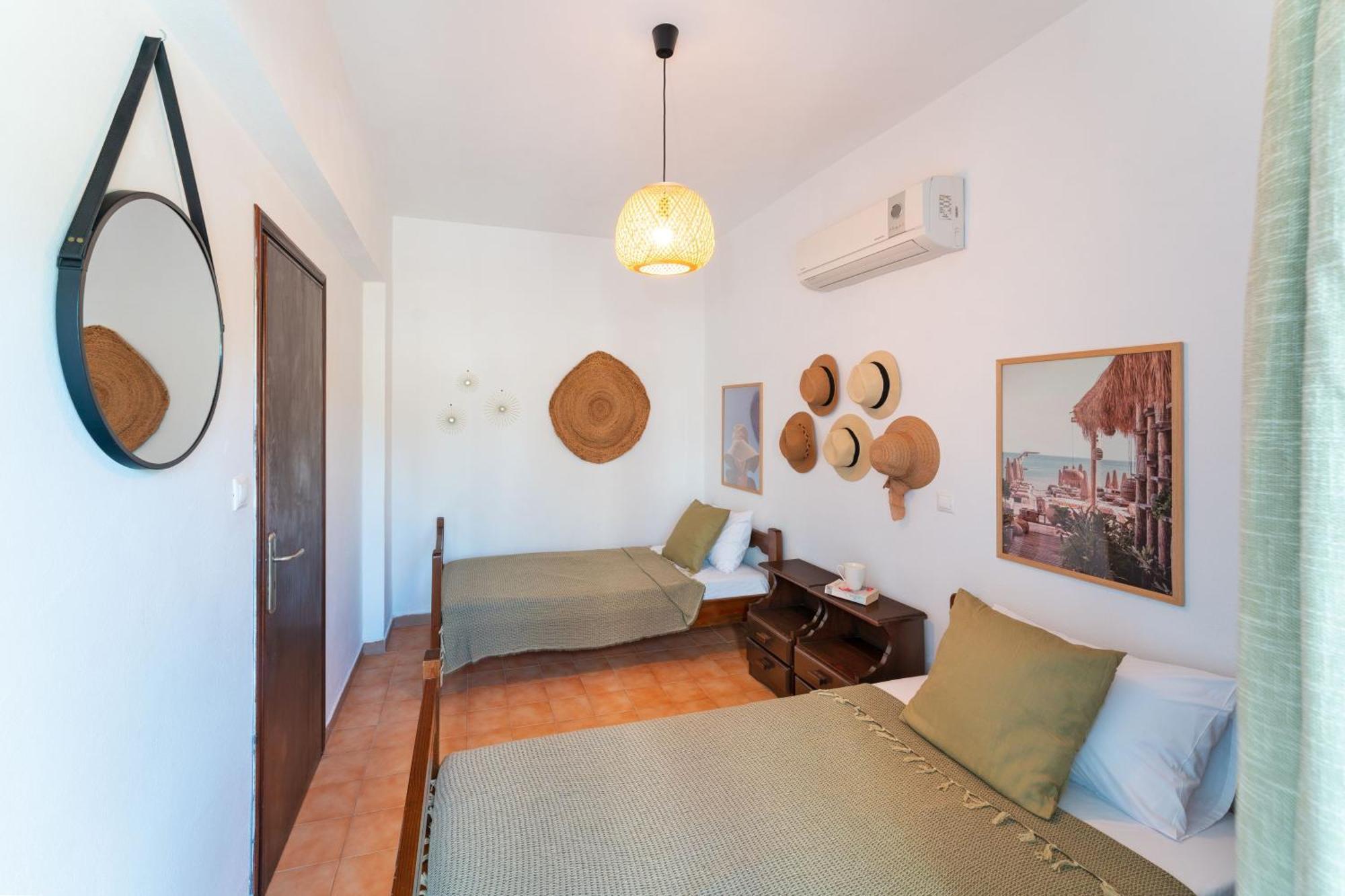 Tselios Apartments & Studios Киотари Стая снимка