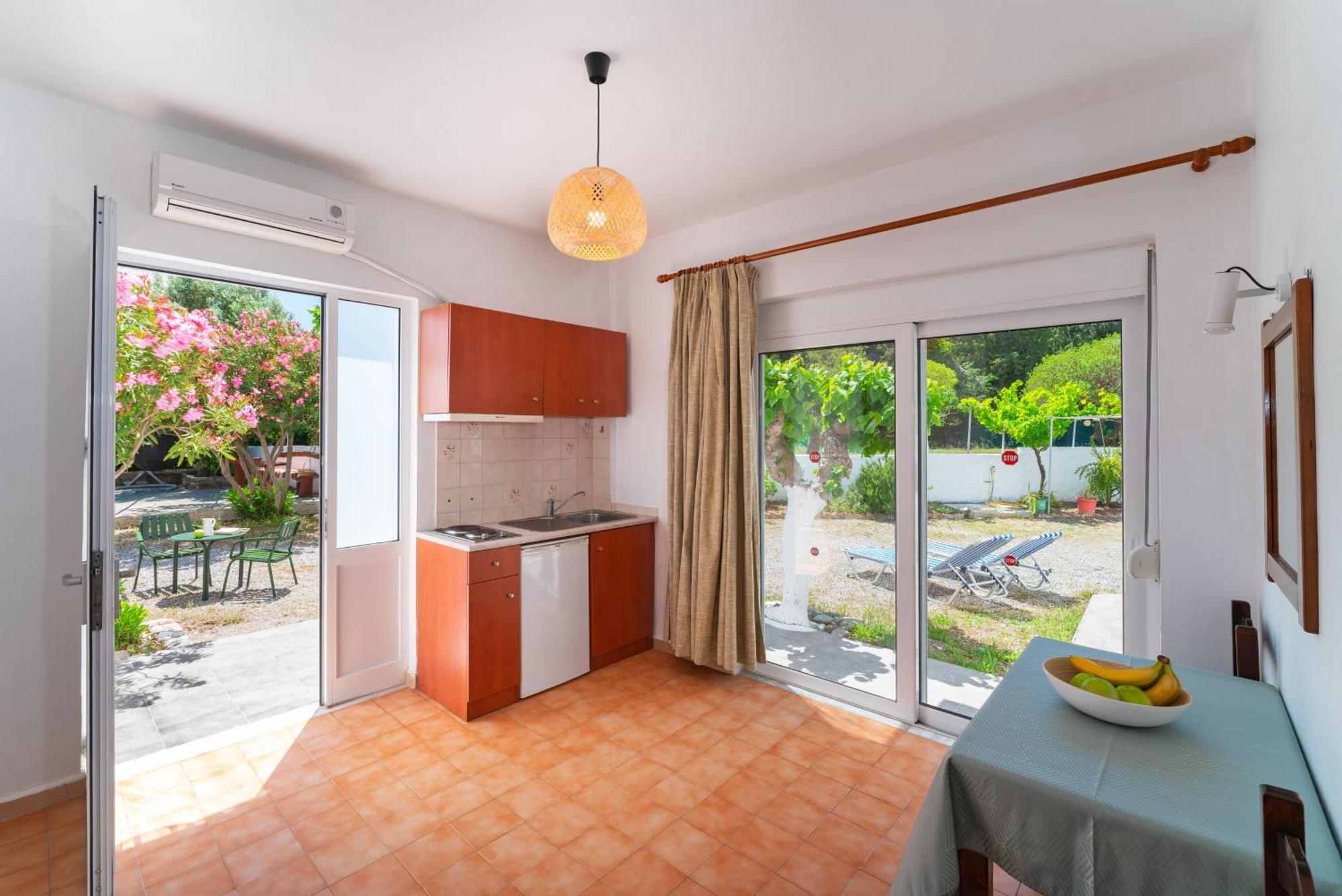 Tselios Apartments & Studios Киотари Стая снимка